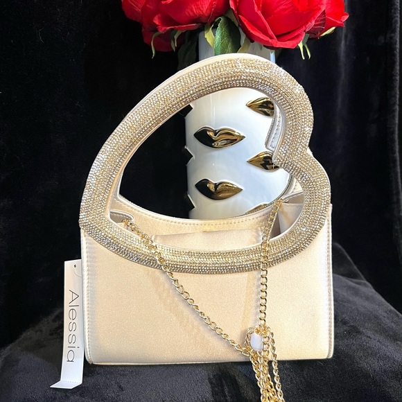 🌹NWT- ALessia Elegant Champagne Embellished Women's Bag with Heart shape handle🌹 - Picture 3 of 14